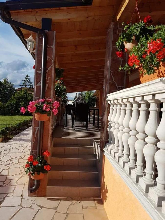 Villa Nikolina Medulin Exterior photo